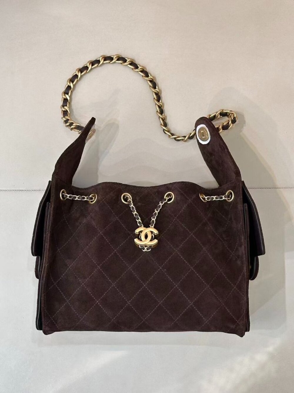 Classic CHANEL Bag: A Stylish and Versatile Choice for Elegance